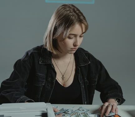 Mastering the Market: A Beginner's Guide to Reading and Interpreting Stock Charts