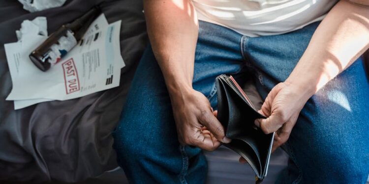 Breaking the Debt Cycle: Smart Tips for Low-Income Households