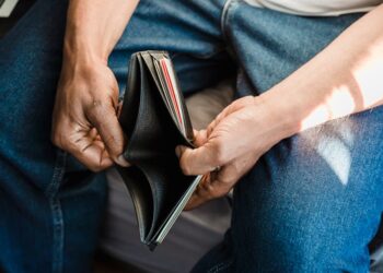 Escaping the Debt Cycle: Smart Strategies to Stay Financially Free